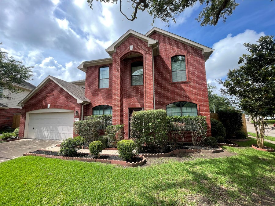 Property photo for 16211 Quiet Canyon Court, Friendswood, TX