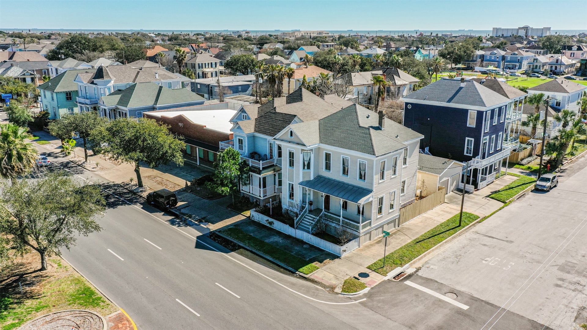 1927 Broadway Street, Galveston, TX 77550 1927 Broadway Street, Galveston, TX 77550