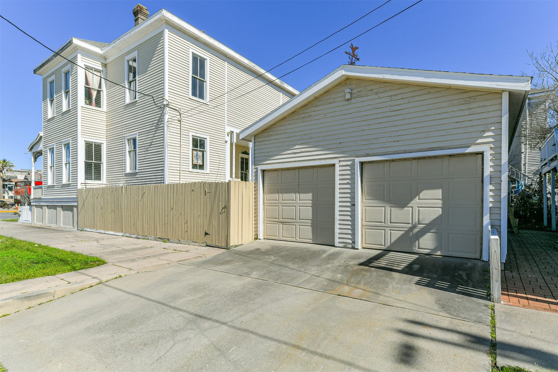 1927 Broadway Street, Galveston, TX 77550 Parking can be difficult in the historic district, but not for this home! It features a two-car detached garage with a double-wide concrete driveway that provides even more off-street parking space.