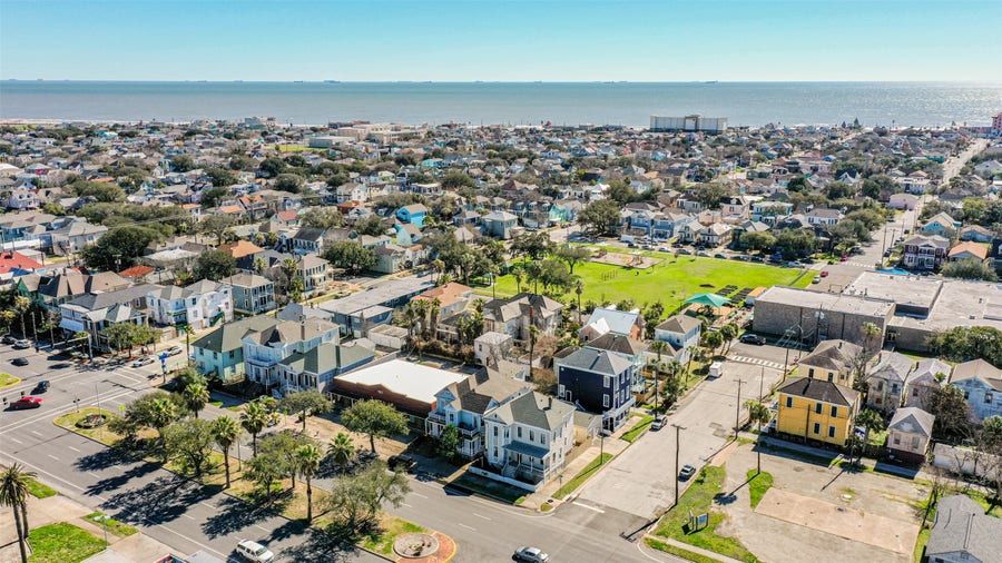 Property photo for 1927 Broadway Street, Galveston, TX