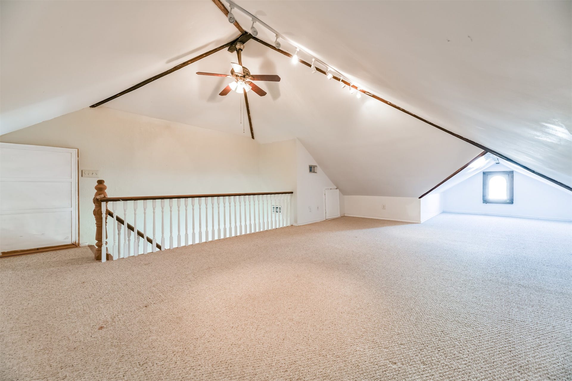 1927 Broadway Street, Galveston, TX 77550 Secluded on the third floor, this air-conditioned multi-use space makes for a great game room or sleepover space! Here, you'll find a peaked ceiling with a lighted ceiling fan, track lighting, Berber carpet, original windows, and built-in storage along the outside walls,
