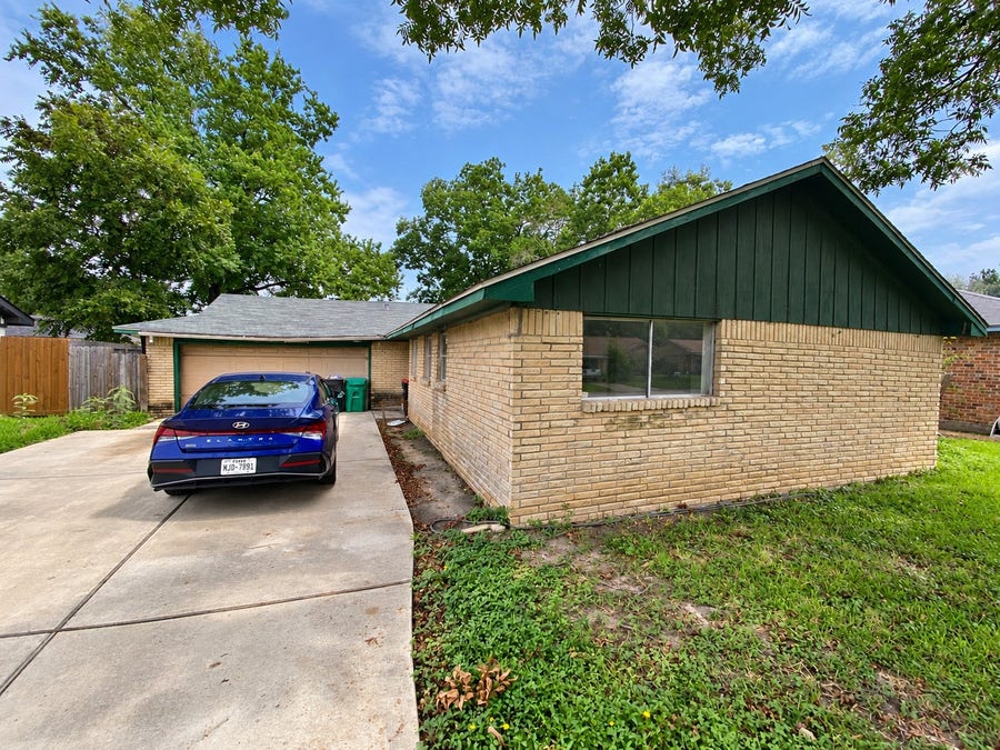 Property photo for 5400 Hemlock Drive, Baytown, TX