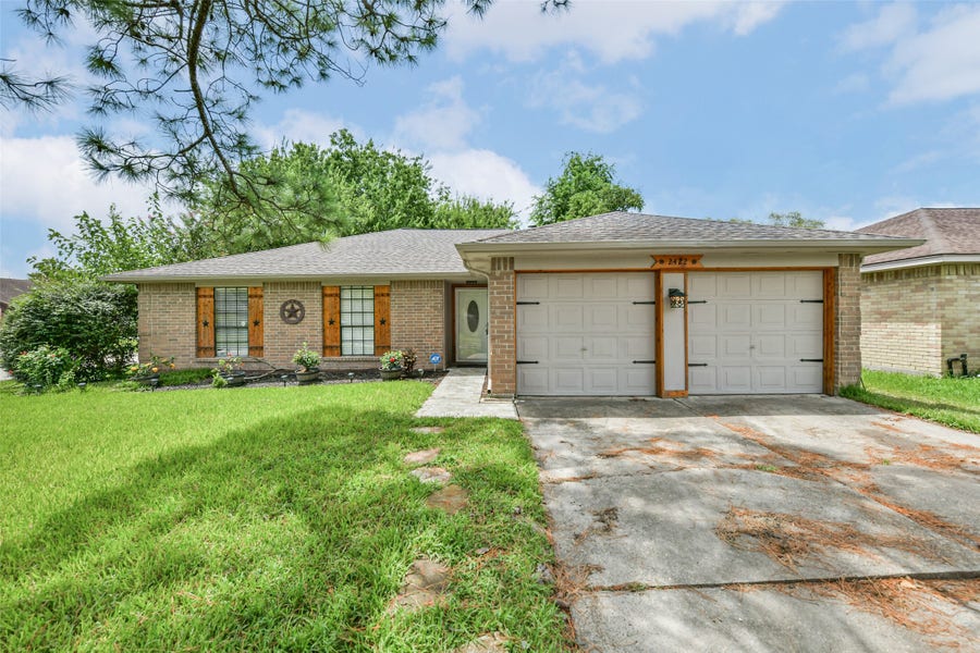 Property photo for 2422 Pilgrims Bend Drive, Friendswood, TX
