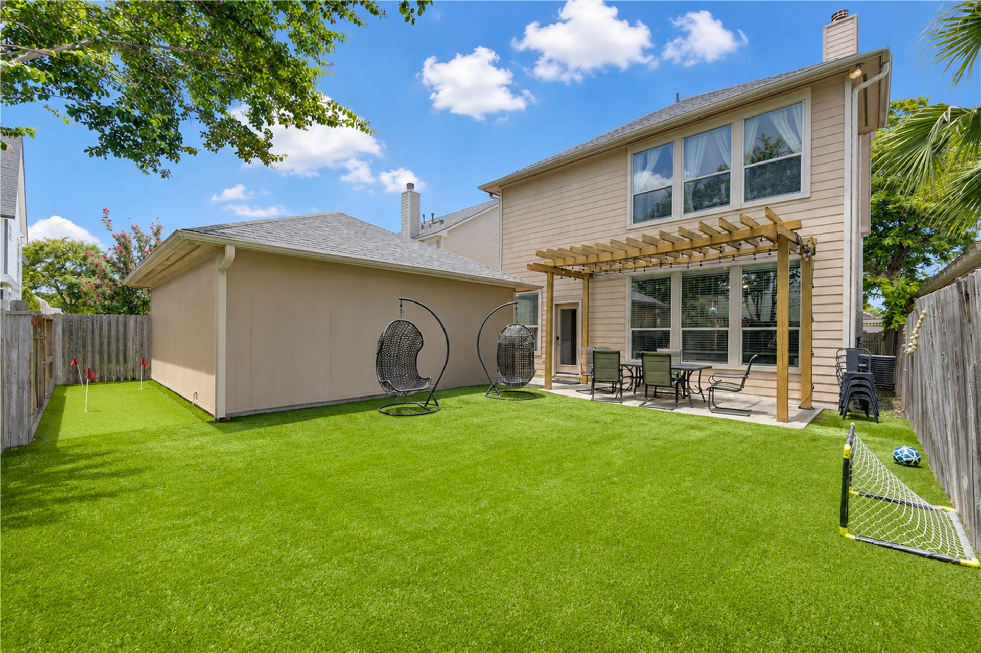 1332 Dorothy Street, Houston, TX 77008 Fully turfed backyard.
