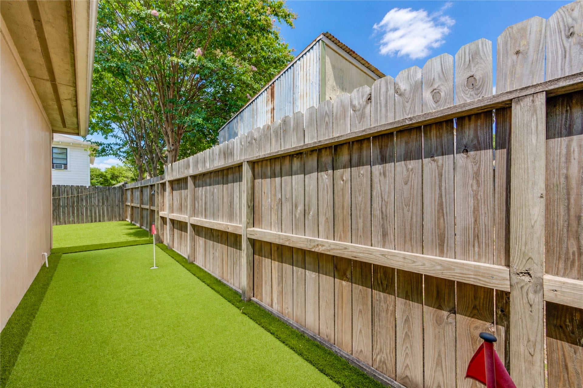 1332 Dorothy Street, Houston, TX 77008 Private putting area in back.