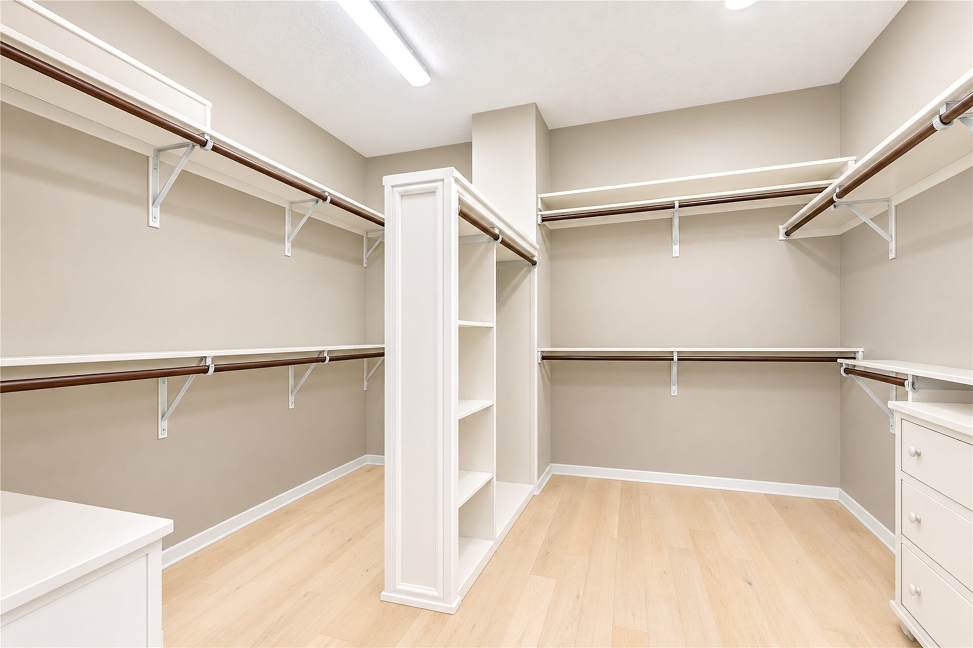 1332 Dorothy Street, Houston, TX 77008 Primary closet.