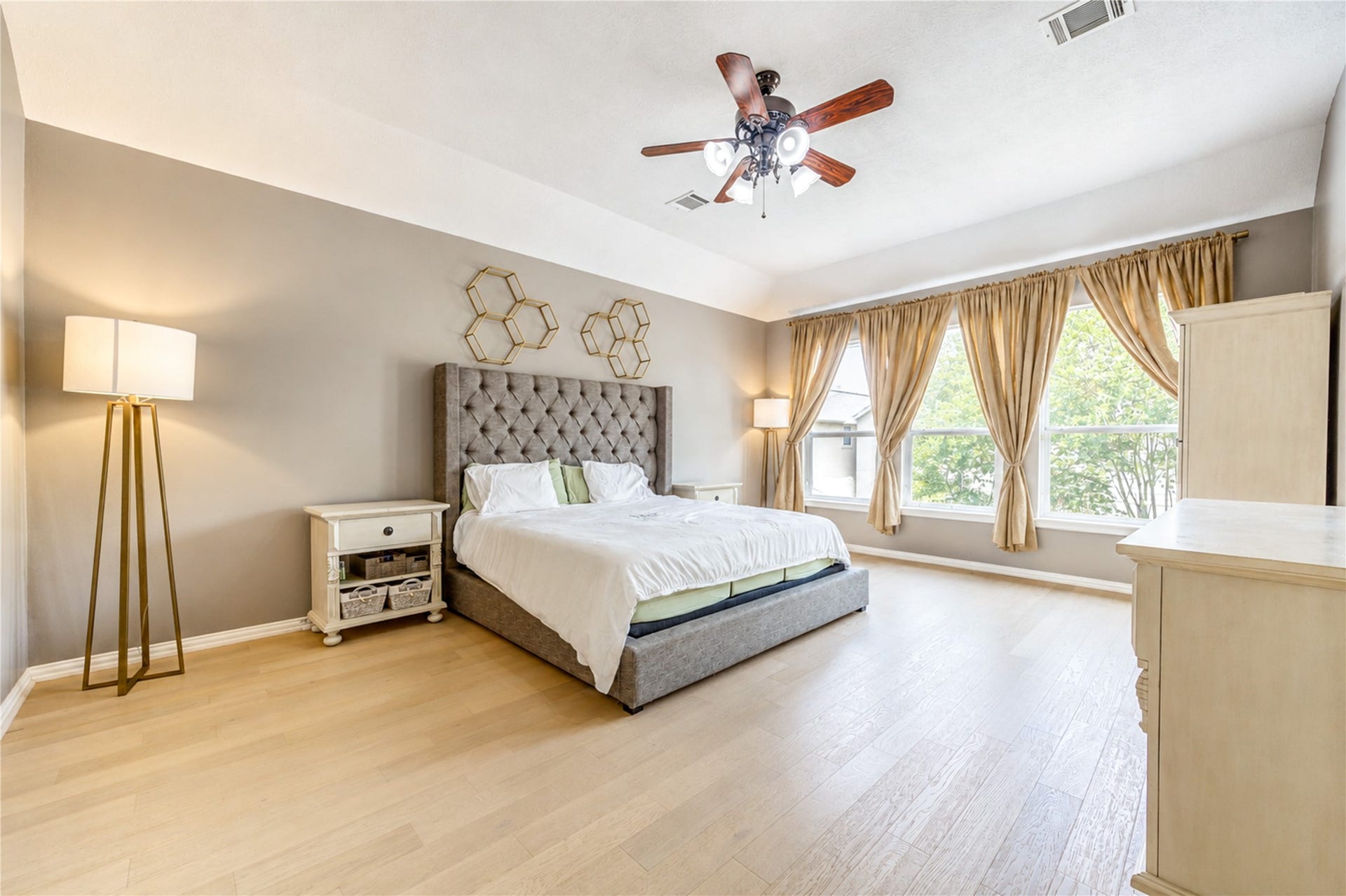 1332 Dorothy Street, Houston, TX 77008 Primary bedroom.
