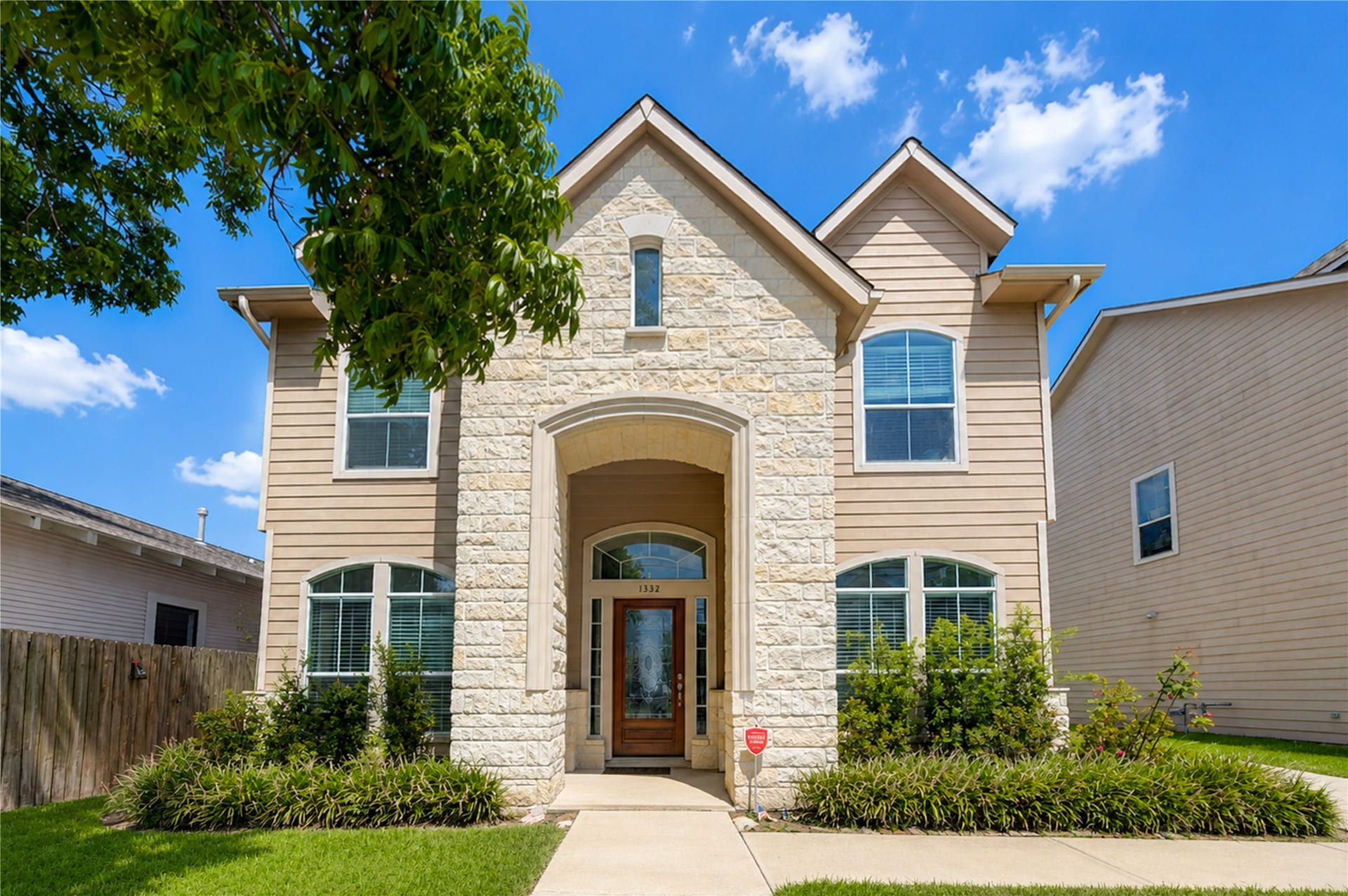 1332 Dorothy Street, Houston, TX 77008 Welcome to 1332 Dorothy!