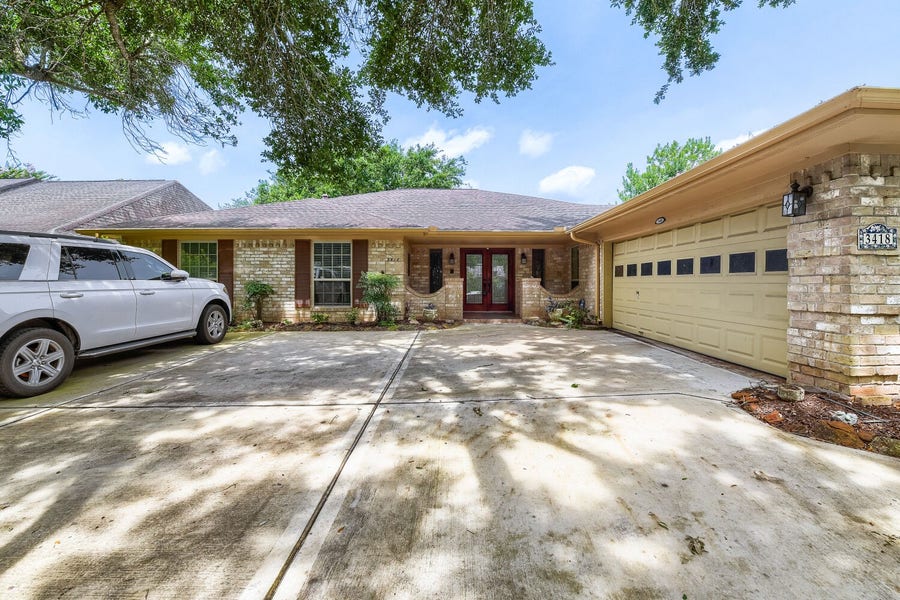 Property photo for 3418 Crow Valley Drive, Missouri City, TX