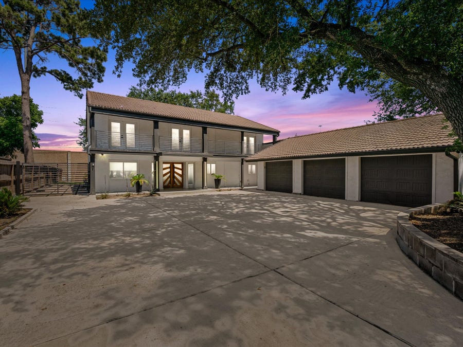 Property photo for 8202 Argentina Street, Jersey Village, TX