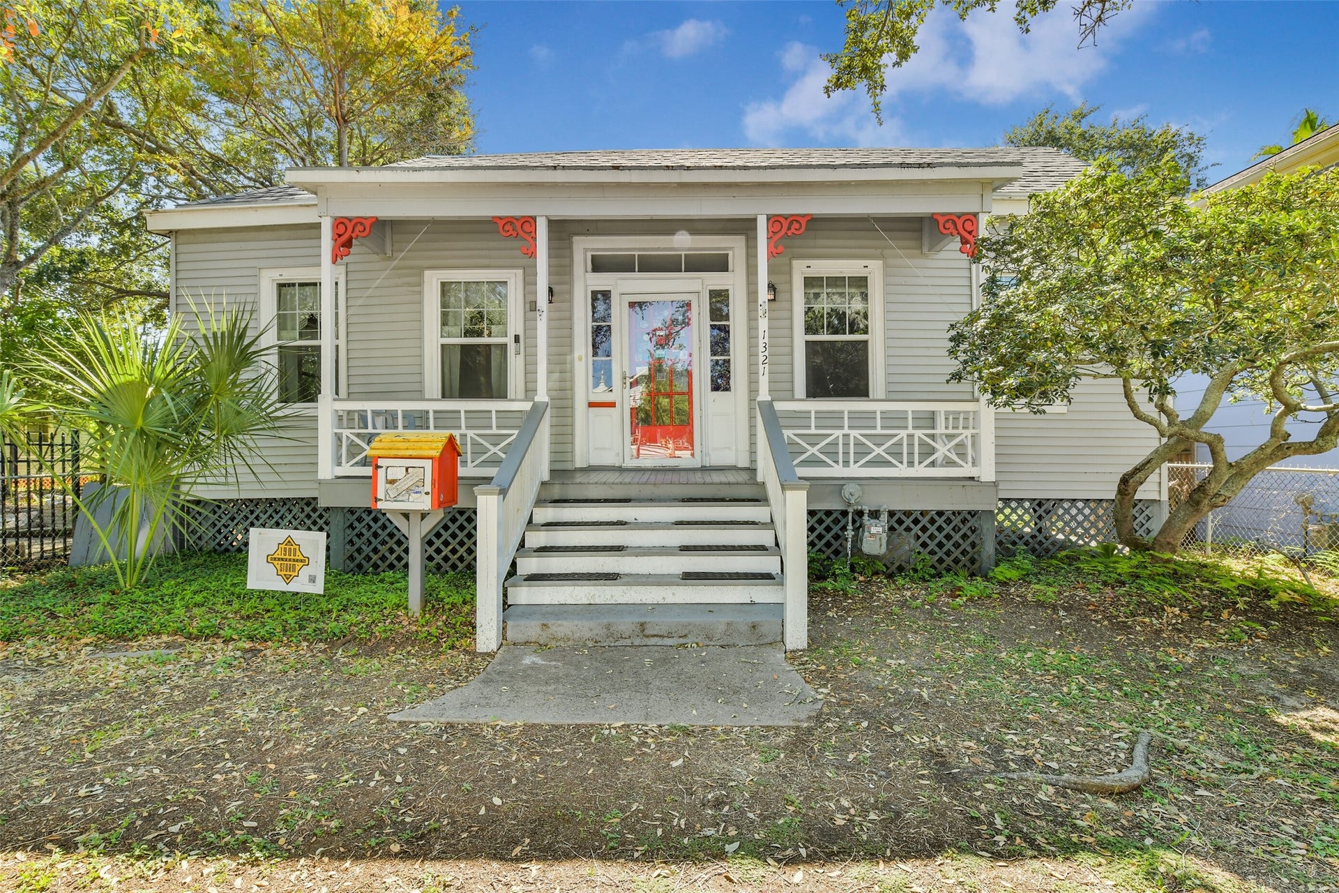 1321 Avenue K, Galveston, TX 77550 Lovely home on quiet street