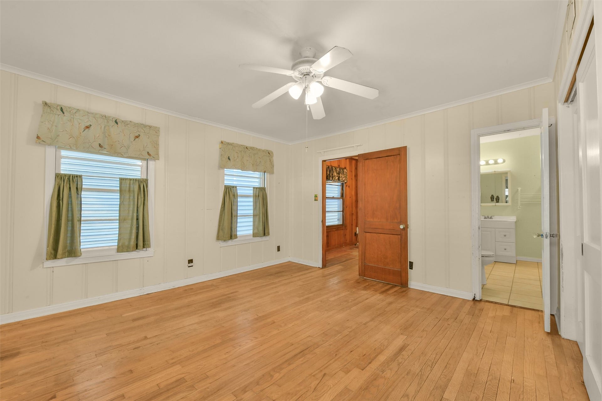 1321 Avenue K, Galveston, TX 77550 bedroom 1