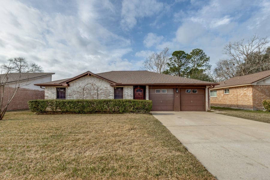 Property photo for 16210 Tibet Road, Friendswood, TX