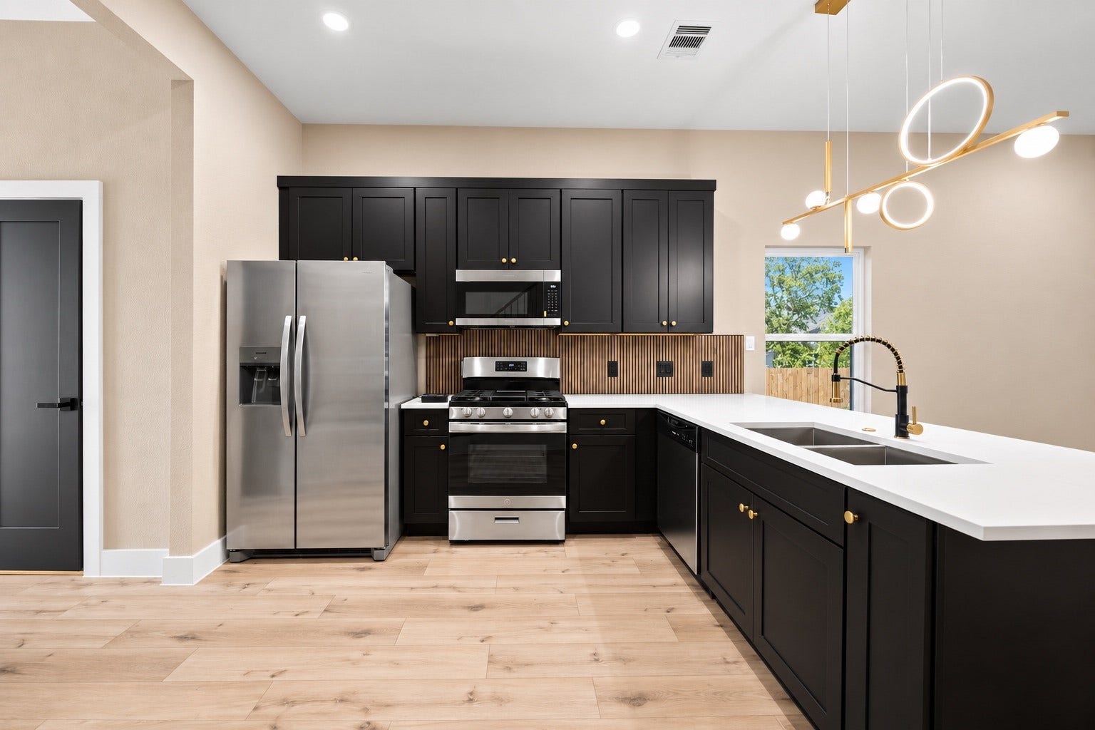 4117 Kewanee Street, #B, Houston, TX 77051 4117 Kewanee Street, #B, Houston, TX 77051