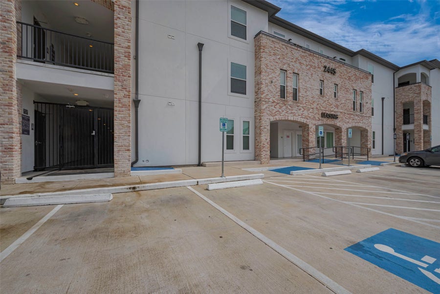 Property photo for 2445 Shadow View Lane, #210, Houston, TX