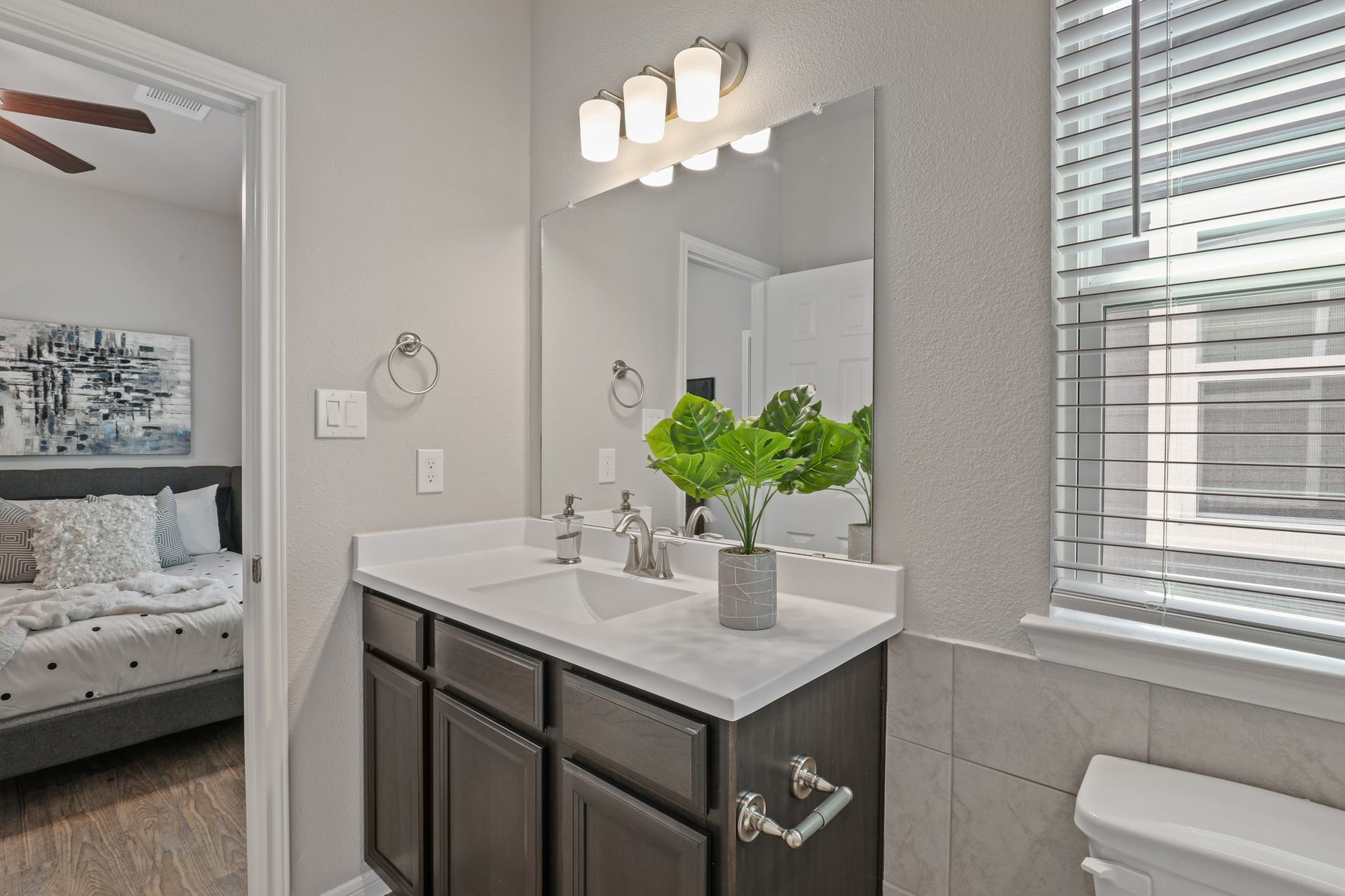 13510 Axel Lane, Houston, TX 77047 13510 Axel Lane, Houston, TX 77047