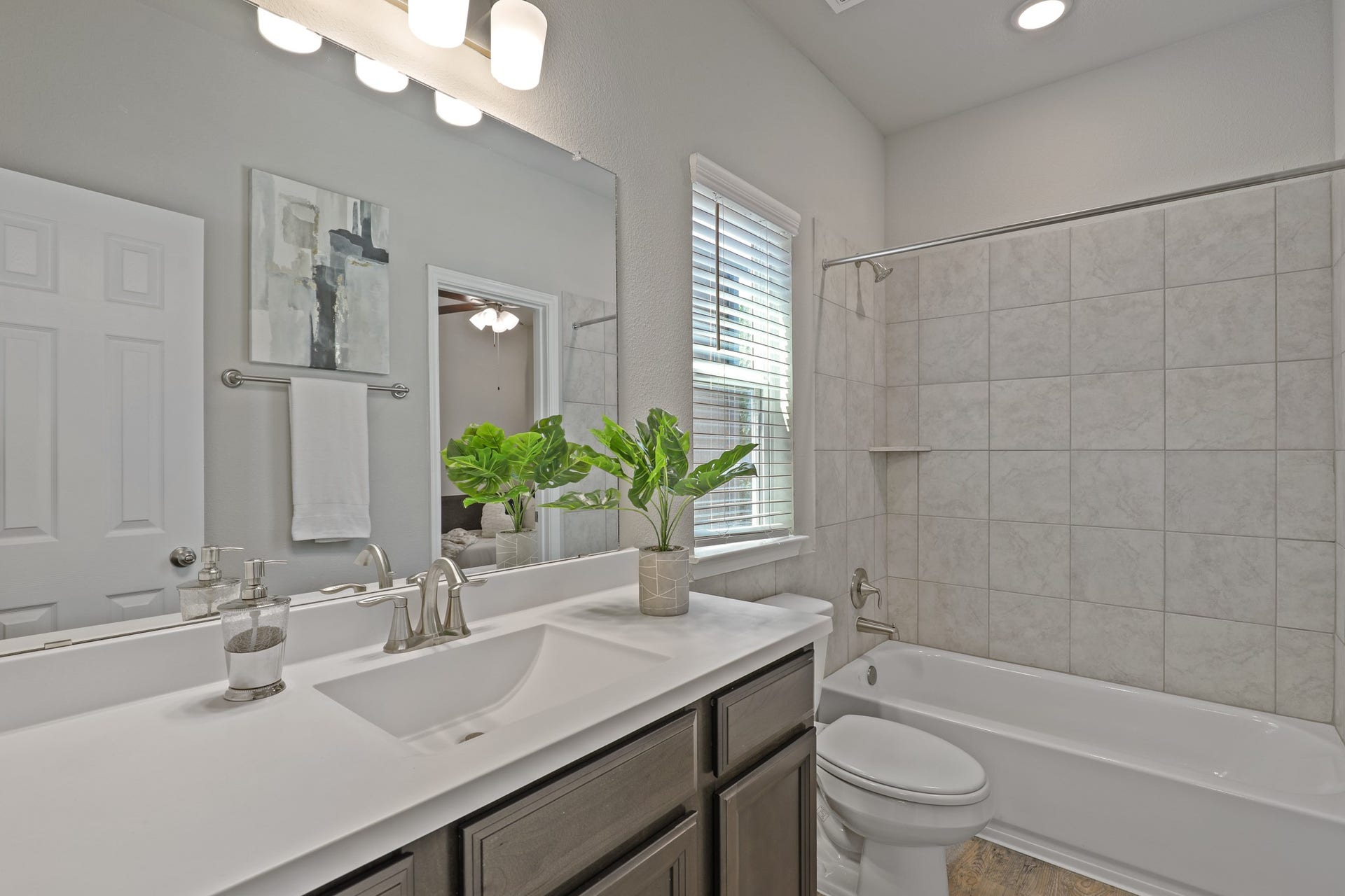 13510 Axel Lane, Houston, TX 77047 13510 Axel Lane, Houston, TX 77047