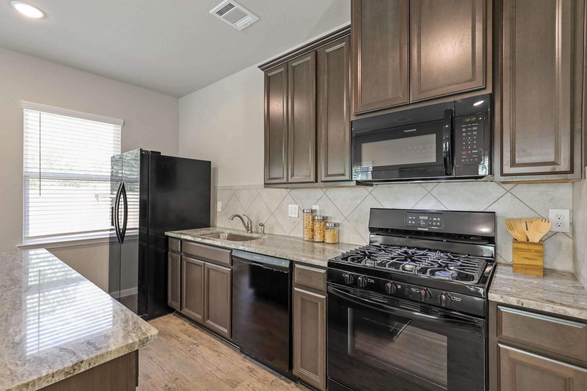 13510 Axel Lane, Houston, TX 77047 13510 Axel Lane, Houston, TX 77047