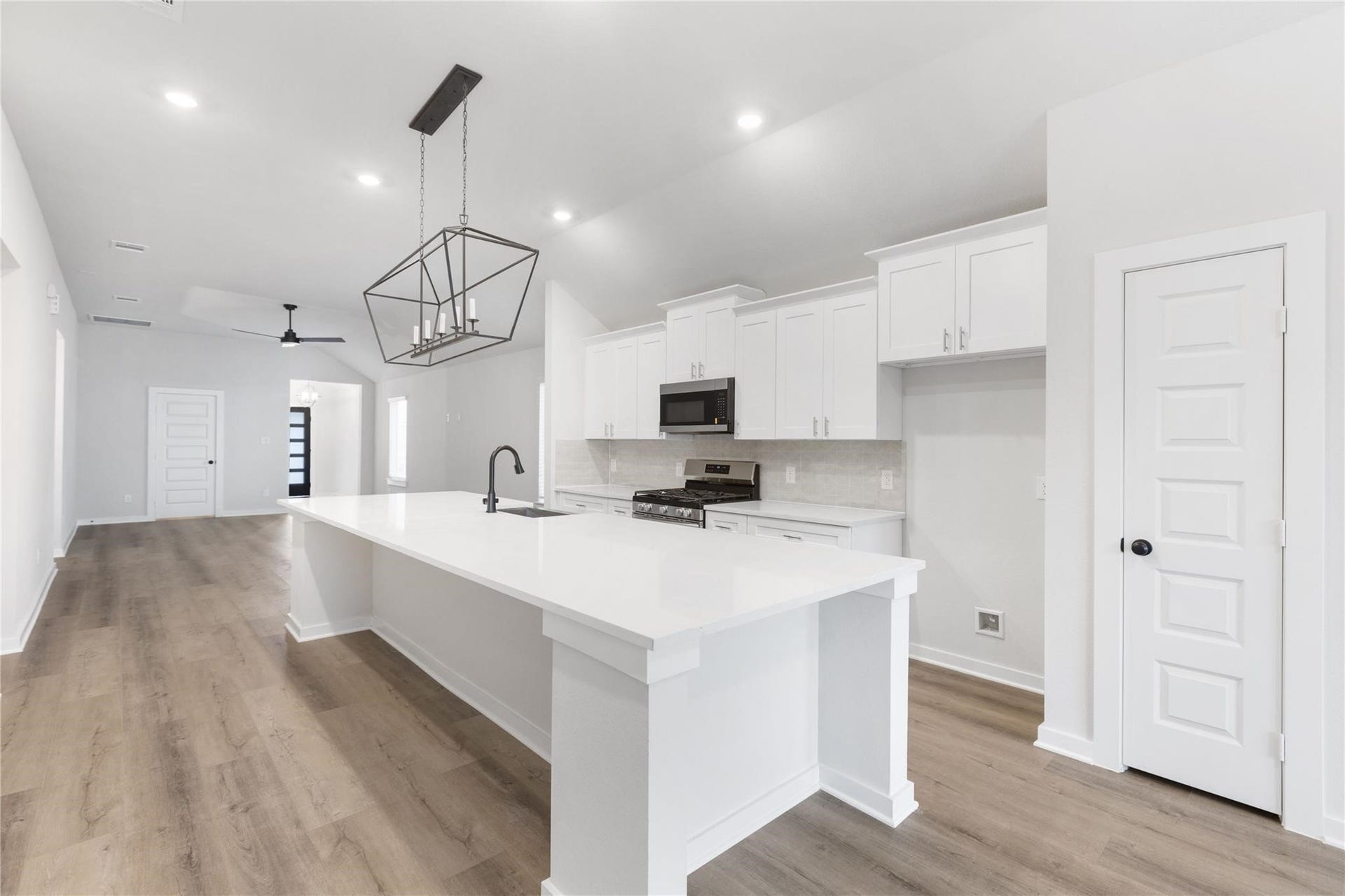 6543 Escondido Dr, Rosharon, TX 77583