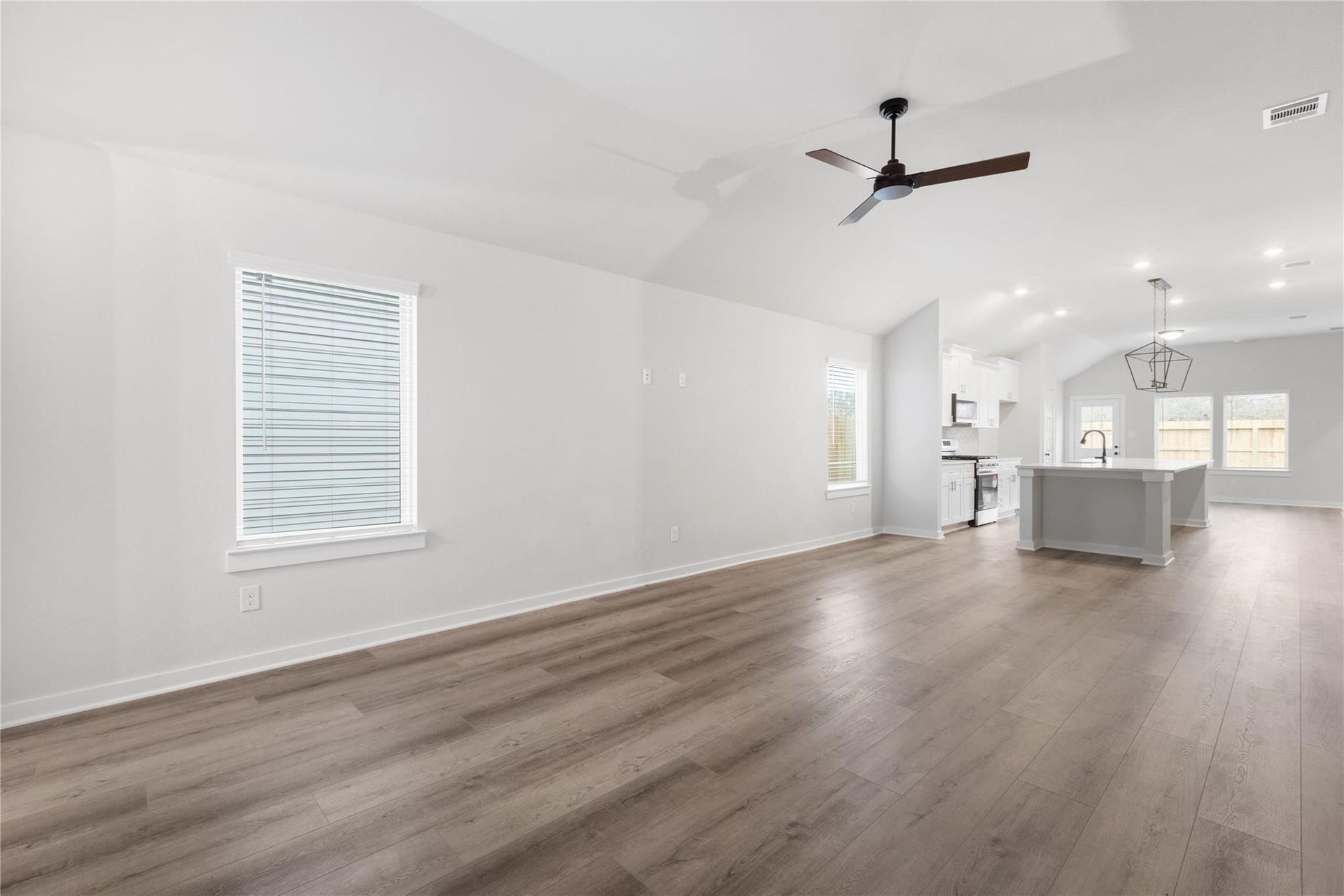 6543 Escondido Dr, Rosharon, TX 77583