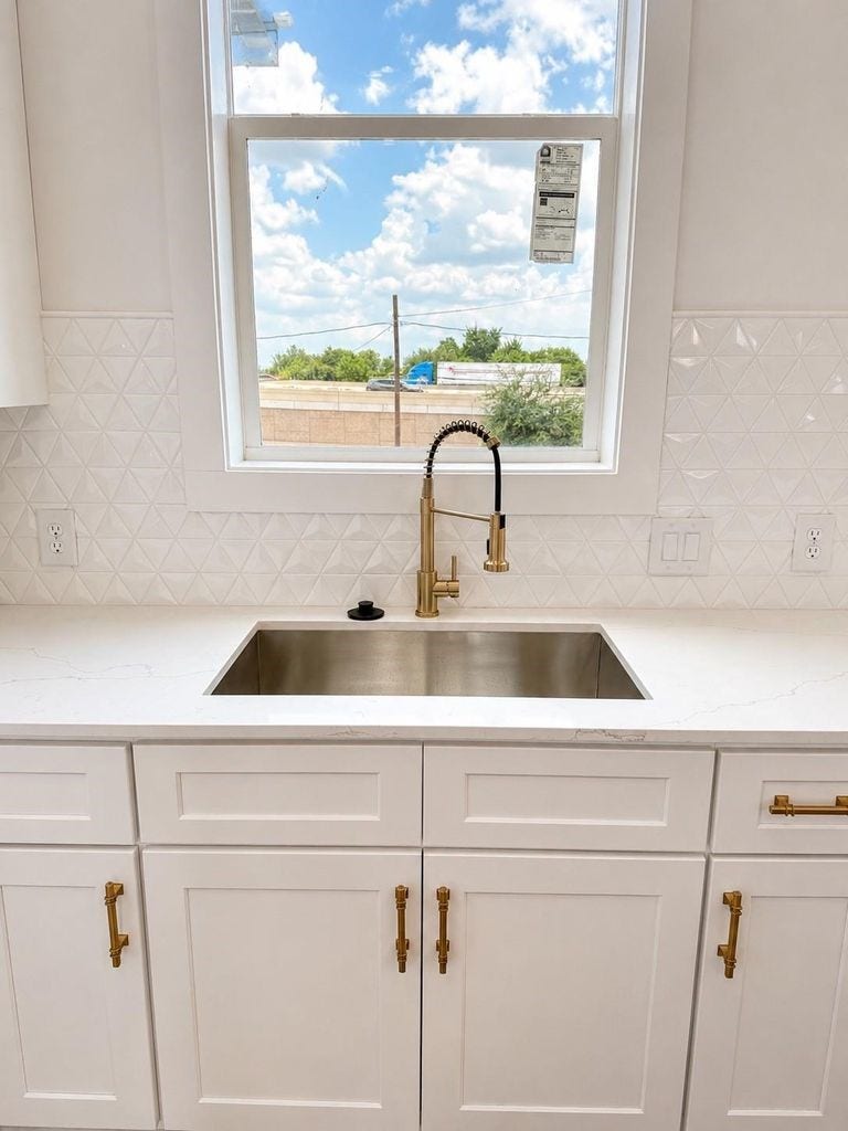 2210 Brackenridge Street, Houston, TX 77026 2210 Brackenridge Street, Houston, TX 77026