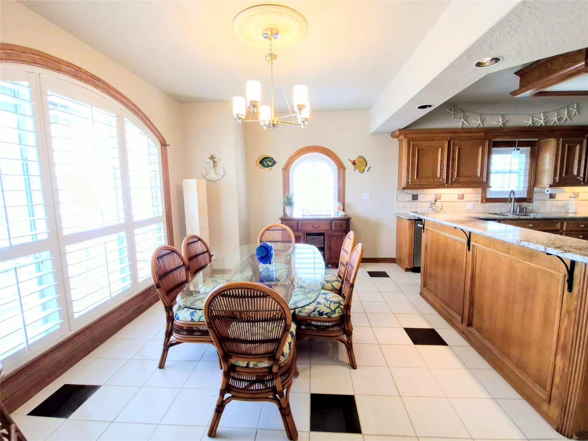 111 Kona Drive, Tiki Island, TX 77554 111 Kona Drive, Tiki Island, TX 77554