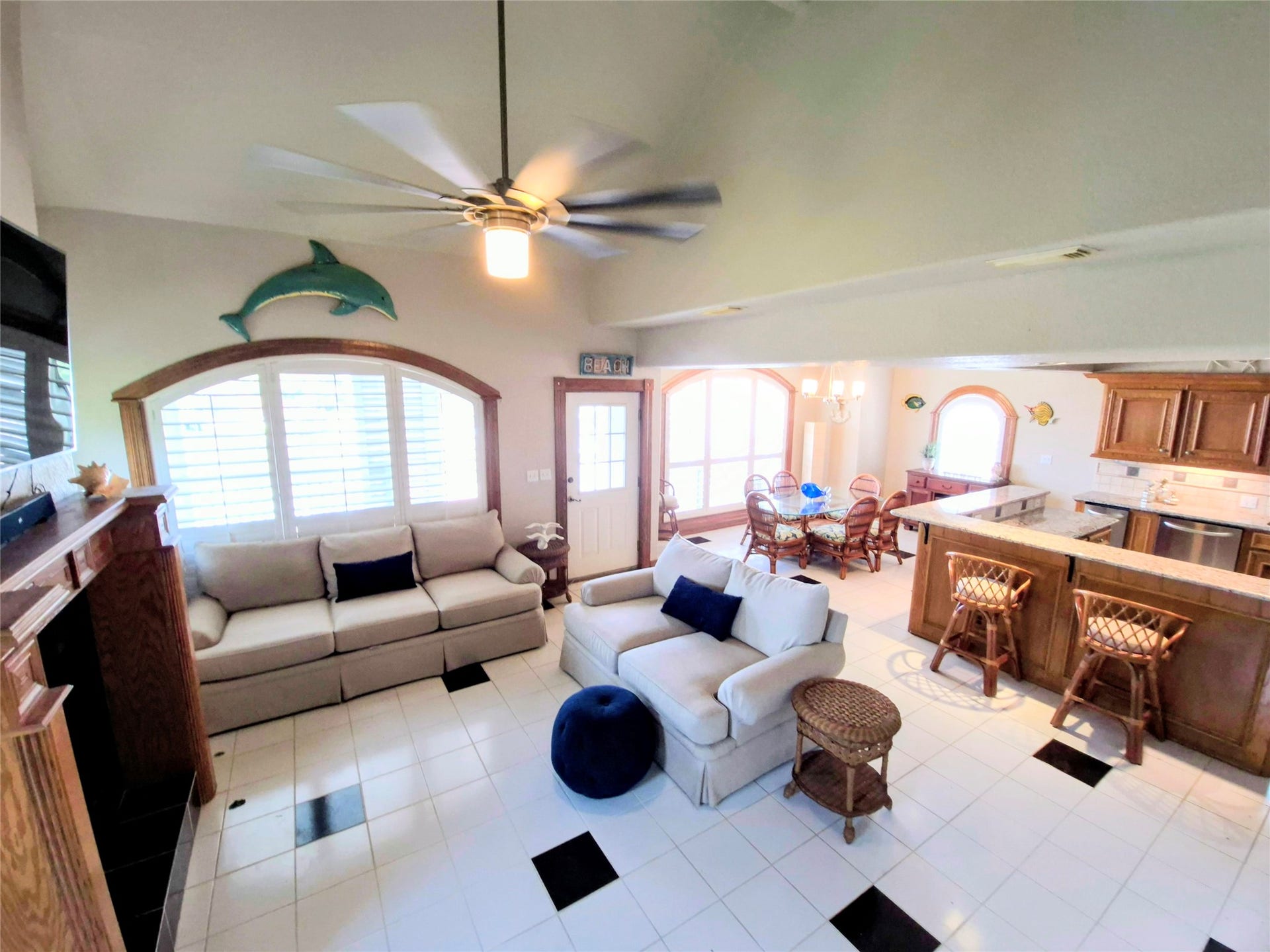 111 Kona Drive, Tiki Island, TX 77554 111 Kona Drive, Tiki Island, TX 77554