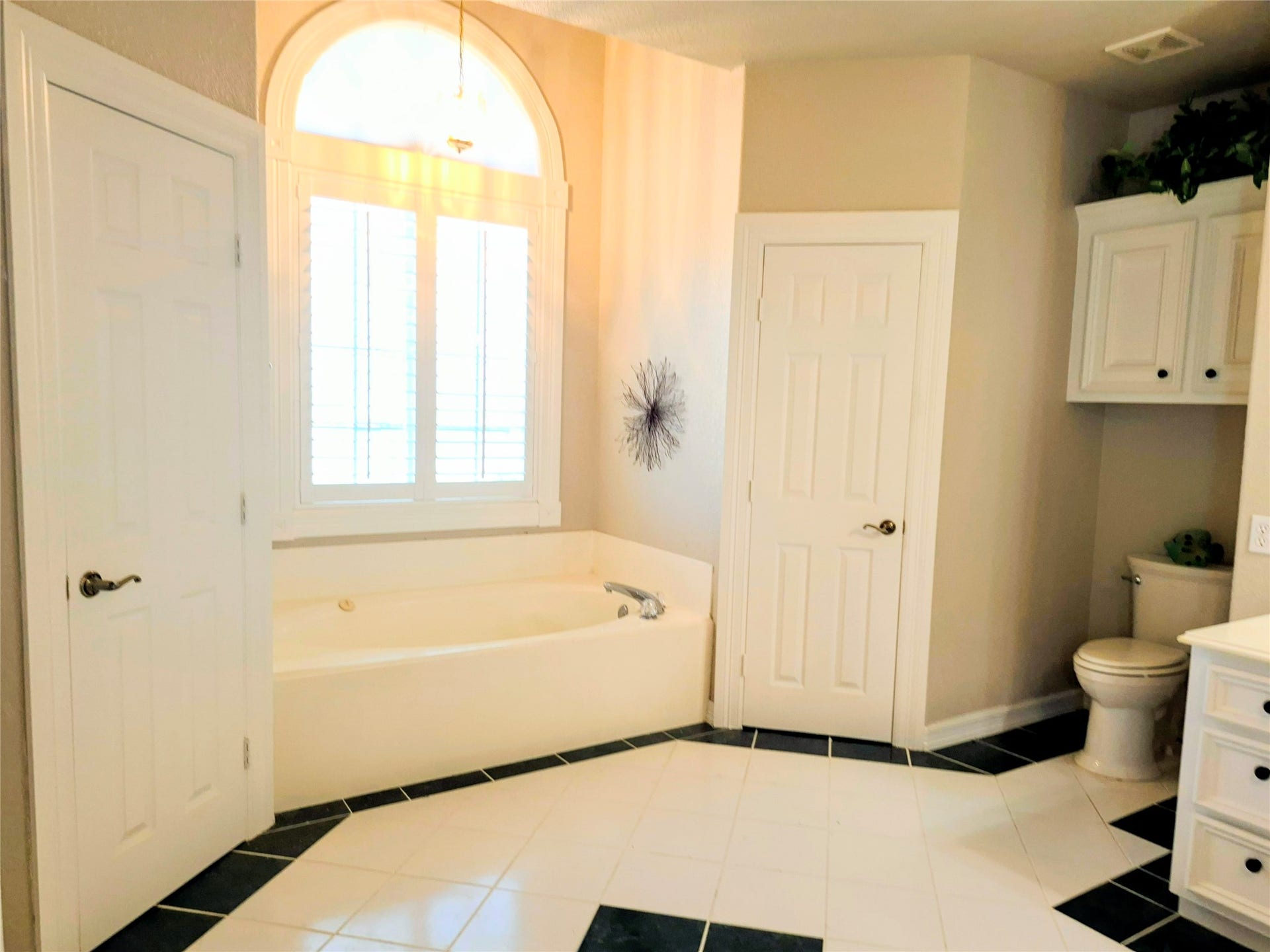 111 Kona Drive, Tiki Island, TX 77554 111 Kona Drive, Tiki Island, TX 77554