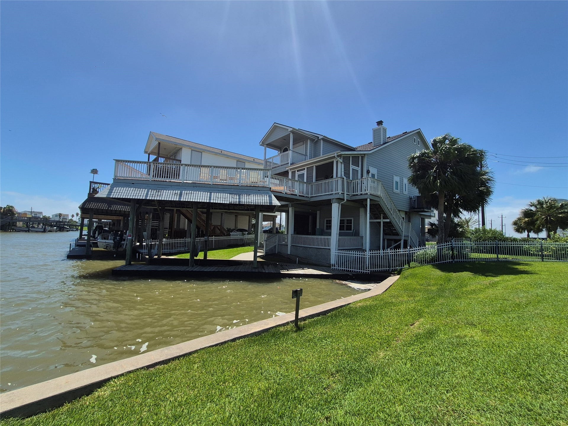 111 Kona Drive, Tiki Island, TX 77554 111 Kona Drive, Tiki Island, TX 77554