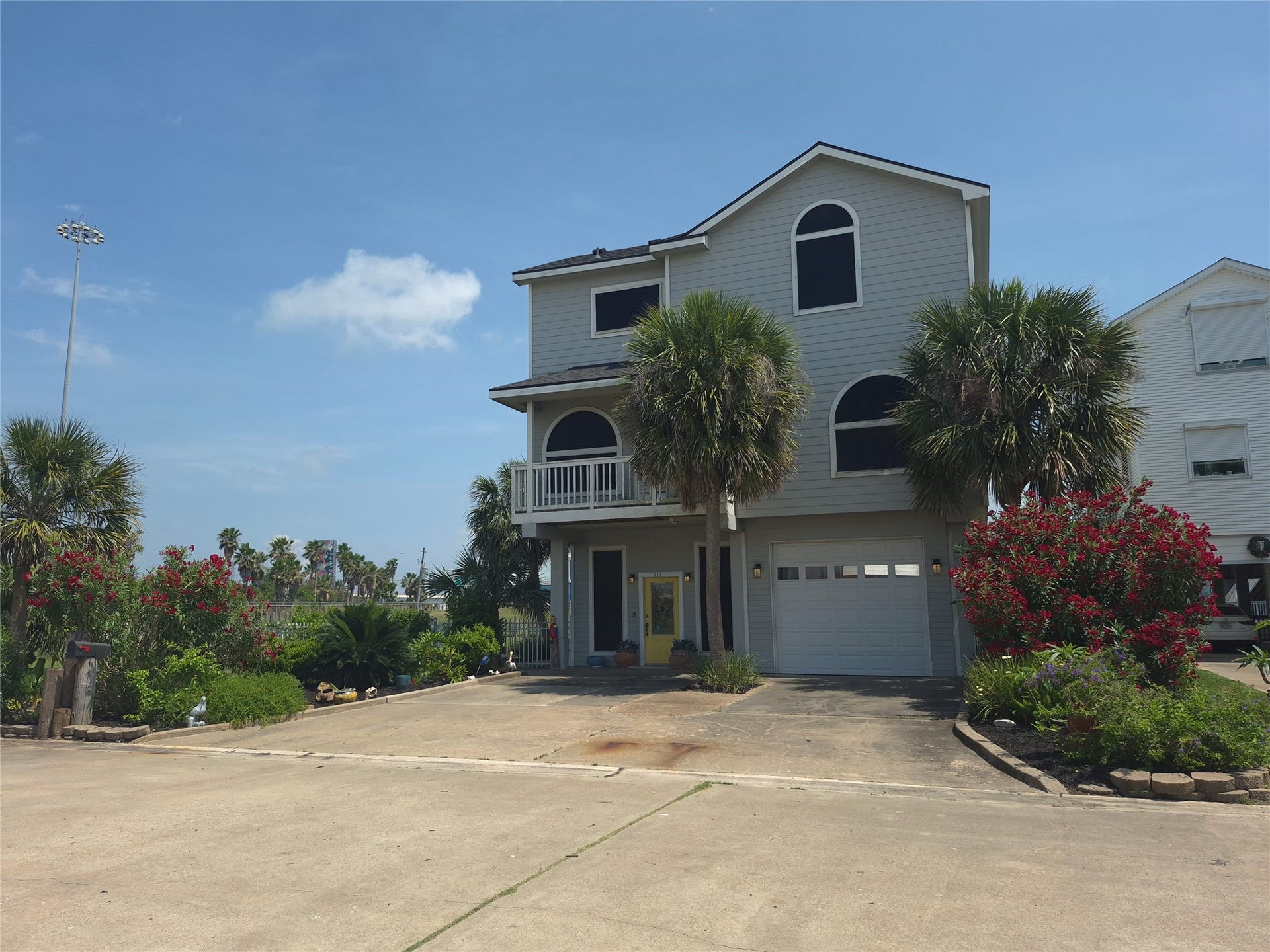111 Kona Drive, Tiki Island, TX 77554 Front