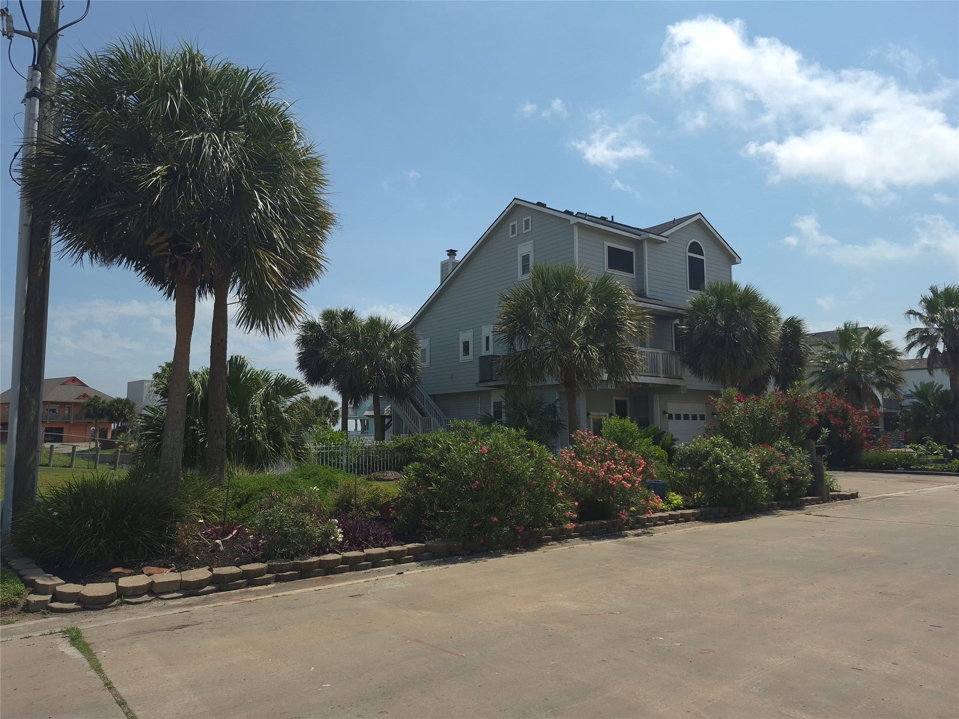 111 Kona Drive, Tiki Island, TX 77554 Side