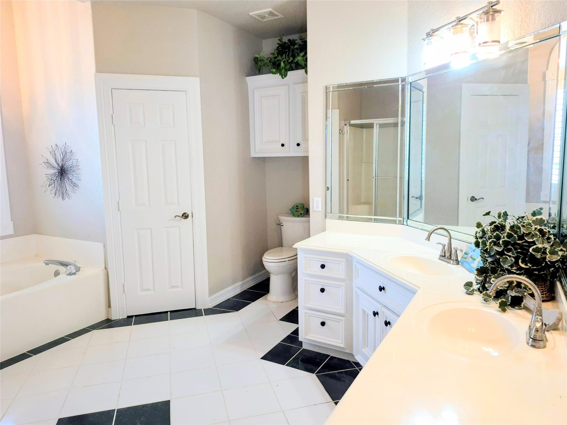 111 Kona Drive, Tiki Island, TX 77554 111 Kona Drive, Tiki Island, TX 77554