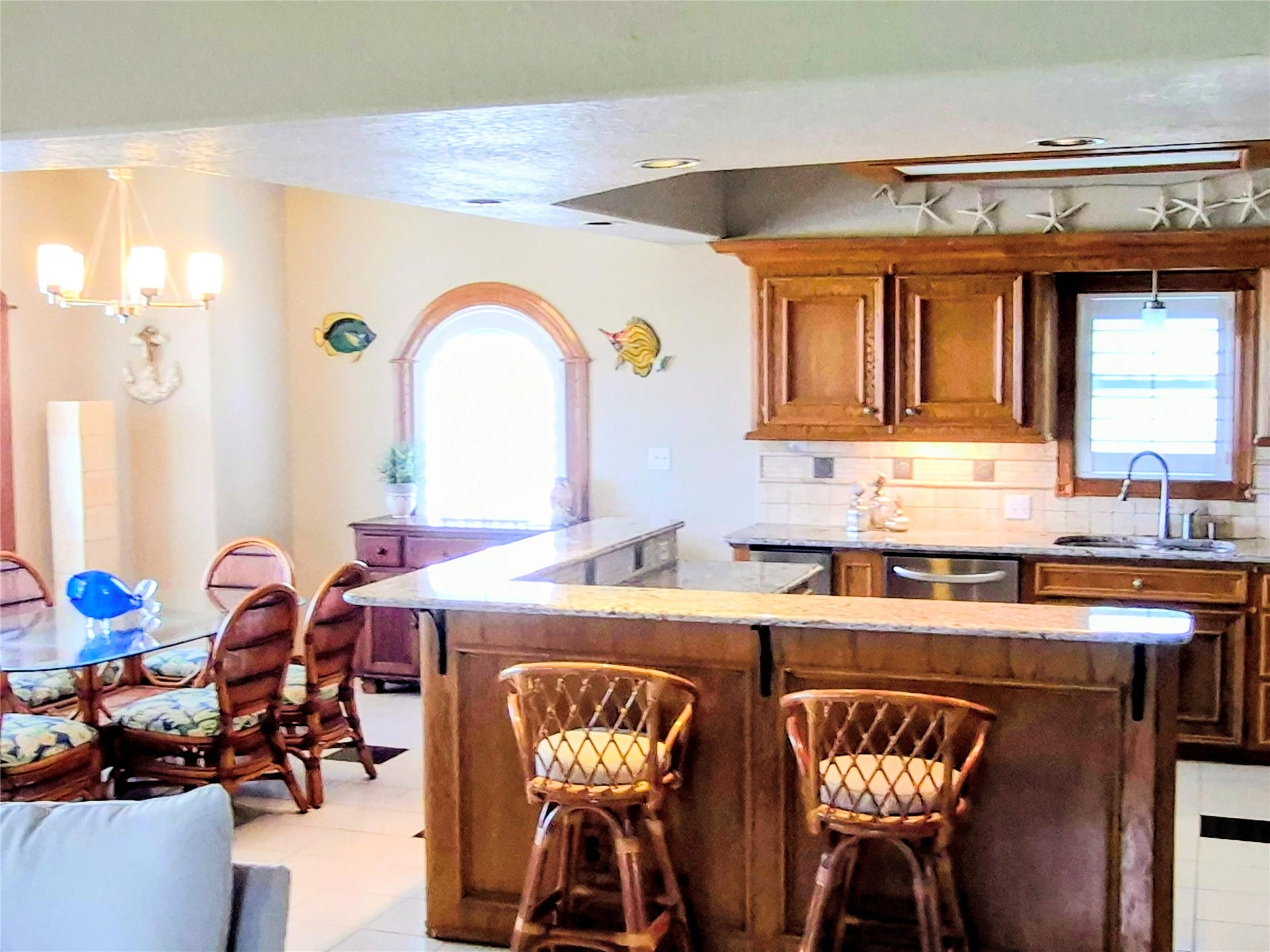111 Kona Drive, Tiki Island, TX 77554 111 Kona Drive, Tiki Island, TX 77554