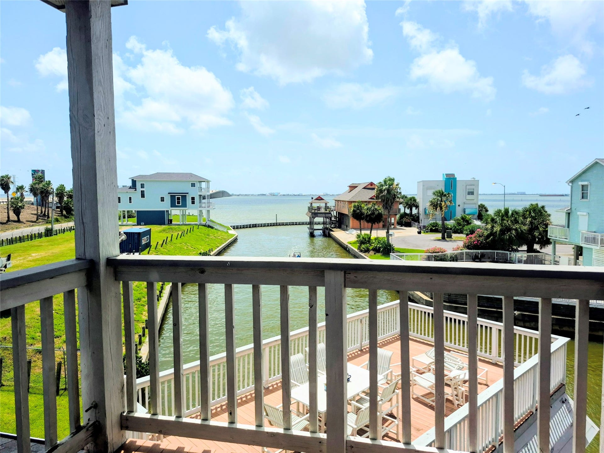 111 Kona Drive, Tiki Island, TX 77554 111 Kona Drive, Tiki Island, TX 77554