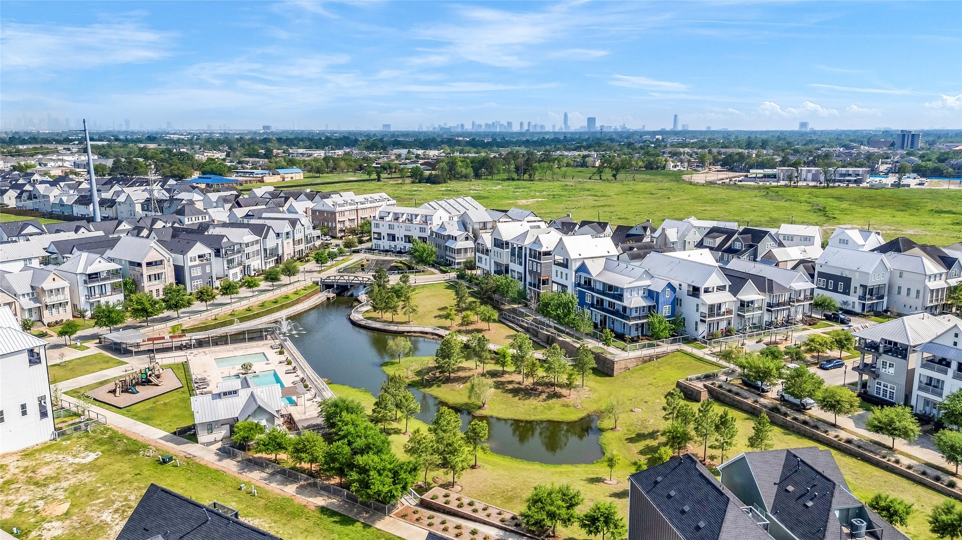 8710 Park Kolbe Lane, Houston, TX 77080 Can you believe this in the City?!?!?!?