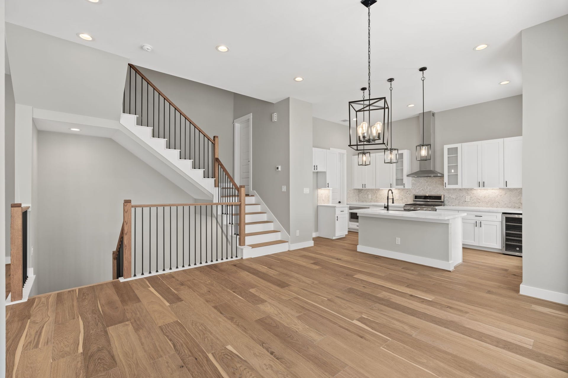 1175 W 19th Street, Houston, TX 77008 Enjoy the incredible natural light that shines through this living and kitchen space.