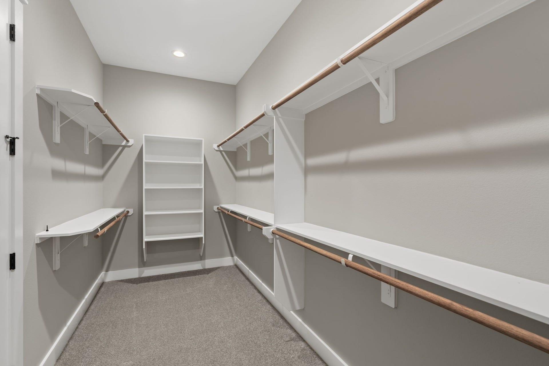 1175 W 19th Street, Houston, TX 77008 Primary walk in closet
