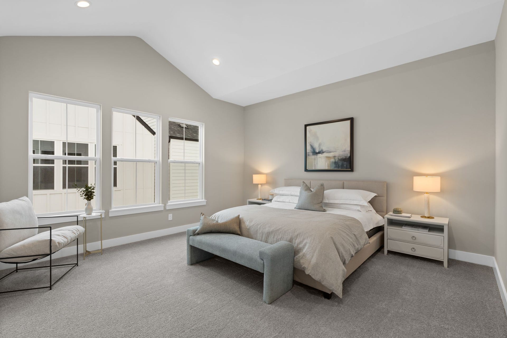 1175 W 19th Street, Houston, TX 77008 Primary suite with tall ceilings
