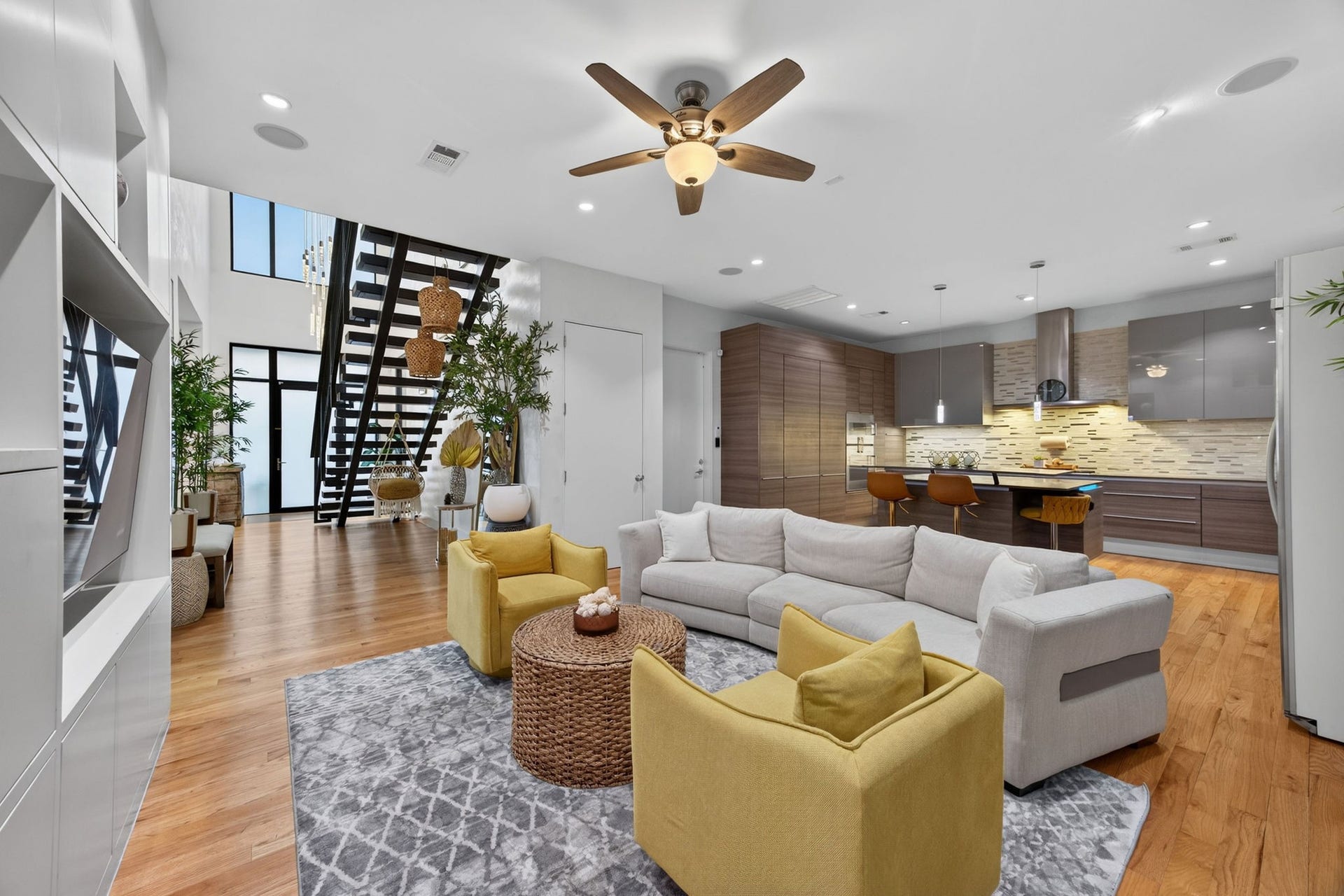 1310 Nantucket Drive, Houston, TX 77057 1310 Nantucket Drive, Houston, TX 77057