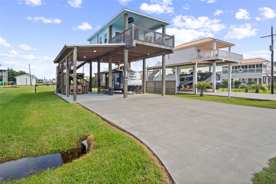 Property photo for 113 Ocean Tide Drive, Crystal Beach, TX