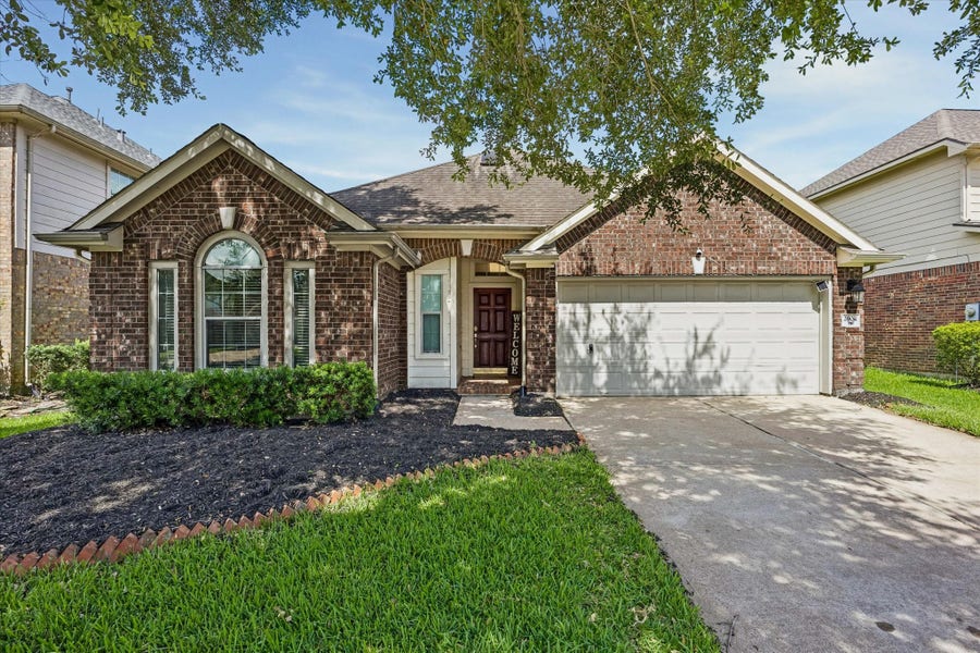 Property photo for 2904 Laurel Brook Lane, Pearland, TX