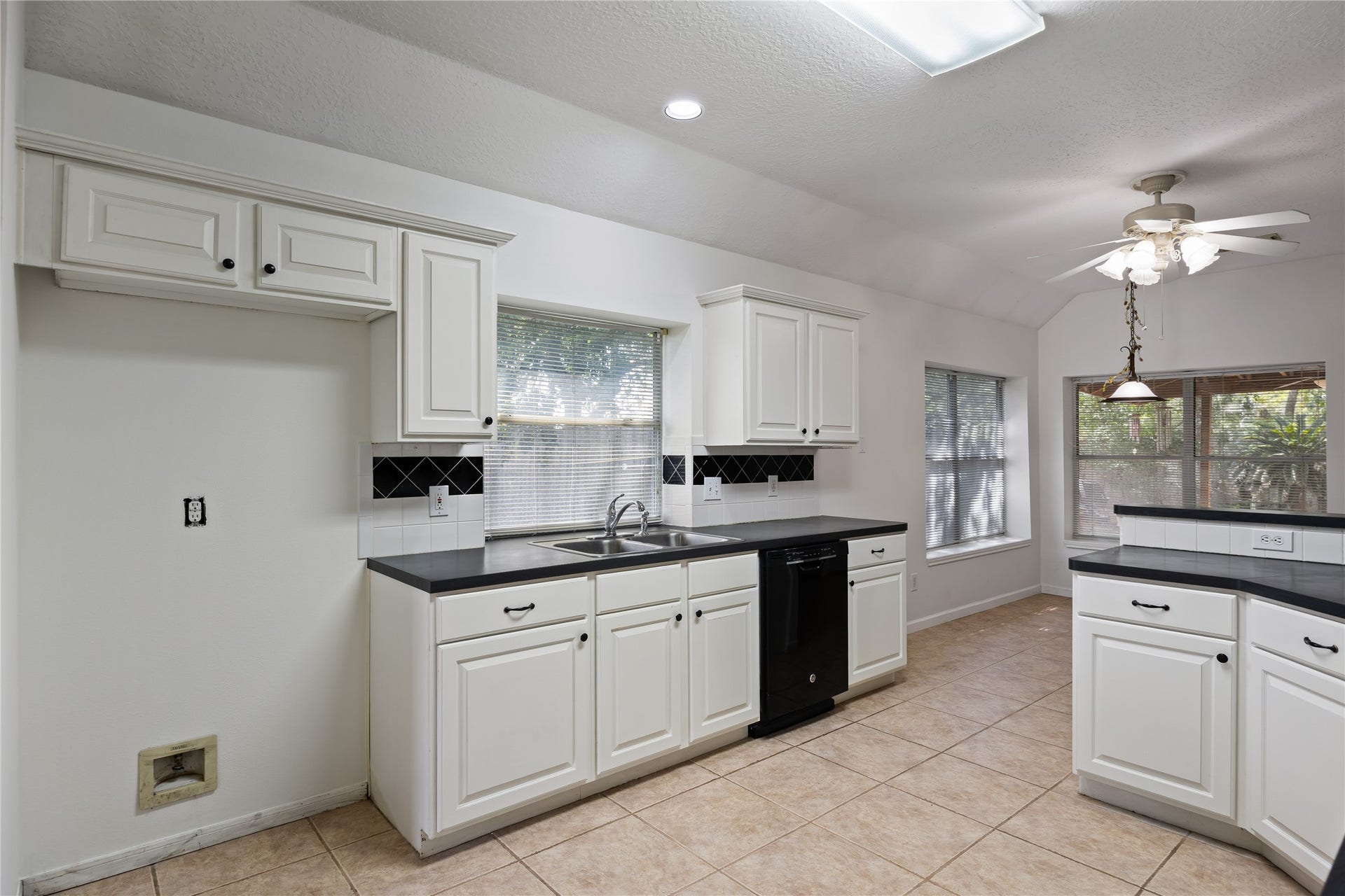 16926 Cobbler Crossing Drive, Sugar Land, TX 77498 Plenty of counter space keeps meal prep moving smoothly, while abundant cabinetry and two pantries give everyday essentials a place to land. The crisp black and white palette feels timeless, with the casual dining area and open bar connecting the kitchen to the family room on one end and the formal dining room on the other.