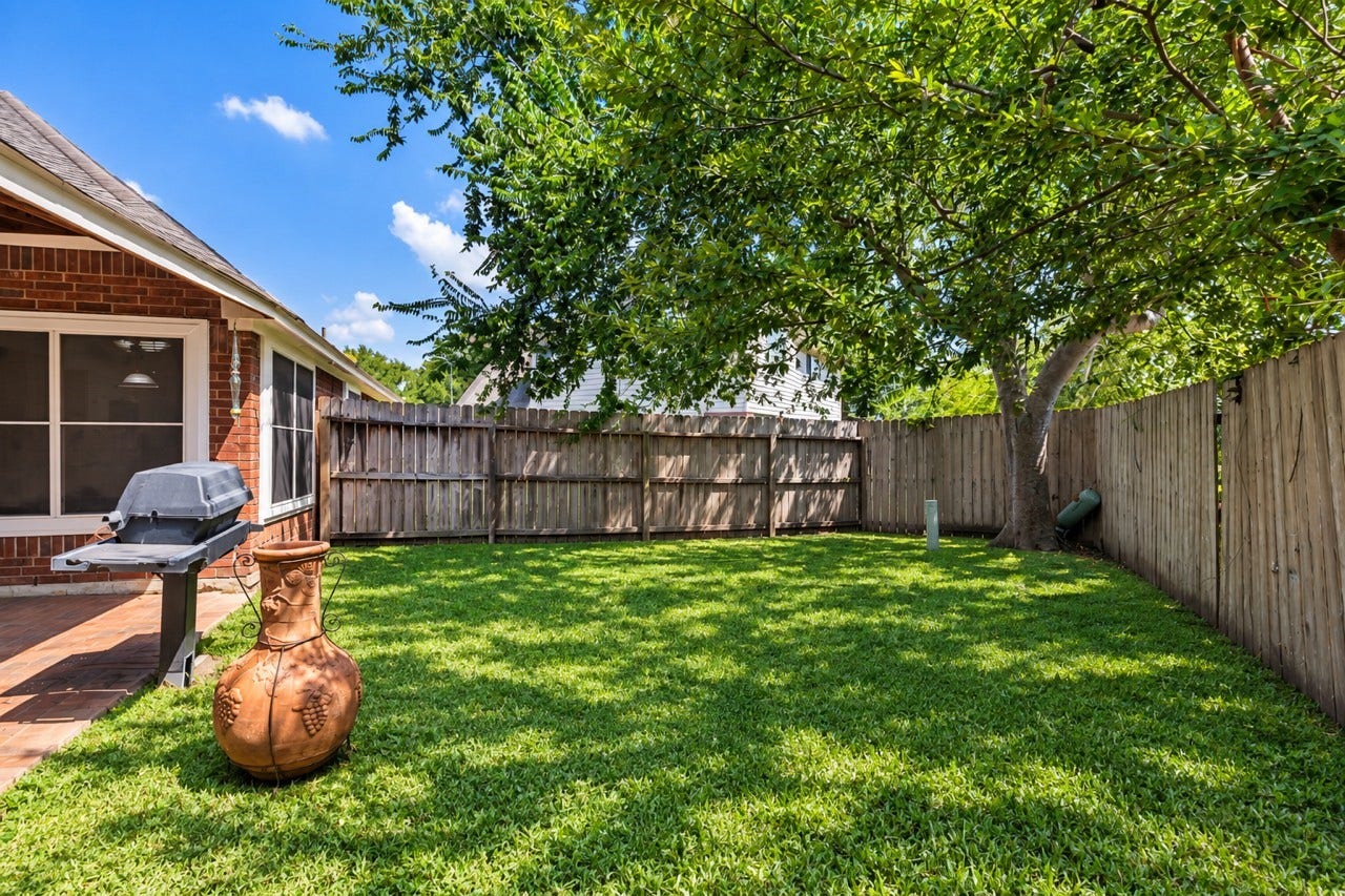 16926 Cobbler Crossing Drive, Sugar Land, TX 77498 A shady fenced backyard gives you room to relax, play or simply enjoy a little fresh air at home. Mature trees bring welcome shade, while the homes setting backing to Duhacsek Park adds something special just beyond the fence.