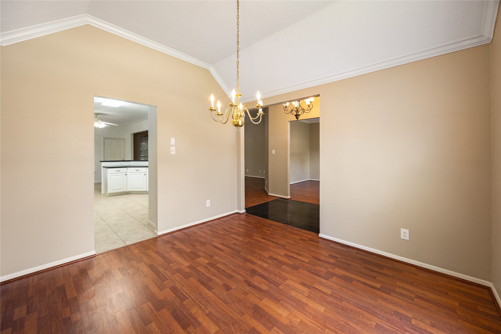 16926 Cobbler Crossing Drive, Sugar Land, TX 77498 You may be inspired to entertain more often with this lovely formal dining room setting the stage. Open access to the kitchen keeps conversation flowing and makes serving easy, while warm wood look laminate flooring, a vaulted ceiling and a fresh neutral color palette create a comfortable, welcoming space that is easy to make your own.