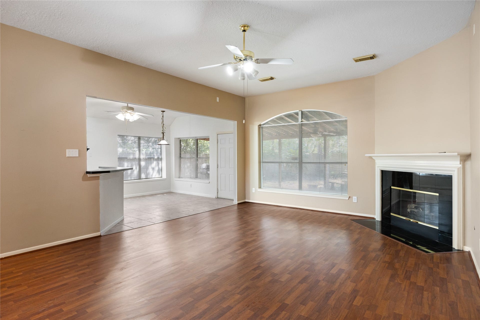 16926 Cobbler Crossing Drive, Sugar Land, TX 77498 Everyday life flows easily here, with the family room opening toward the kitchen through a convenient bar that keeps everyone connected. There is plenty of room for relaxing or entertaining, plus warm wood look laminate flooring, natural light and backyard views that make the space feel especially inviting.