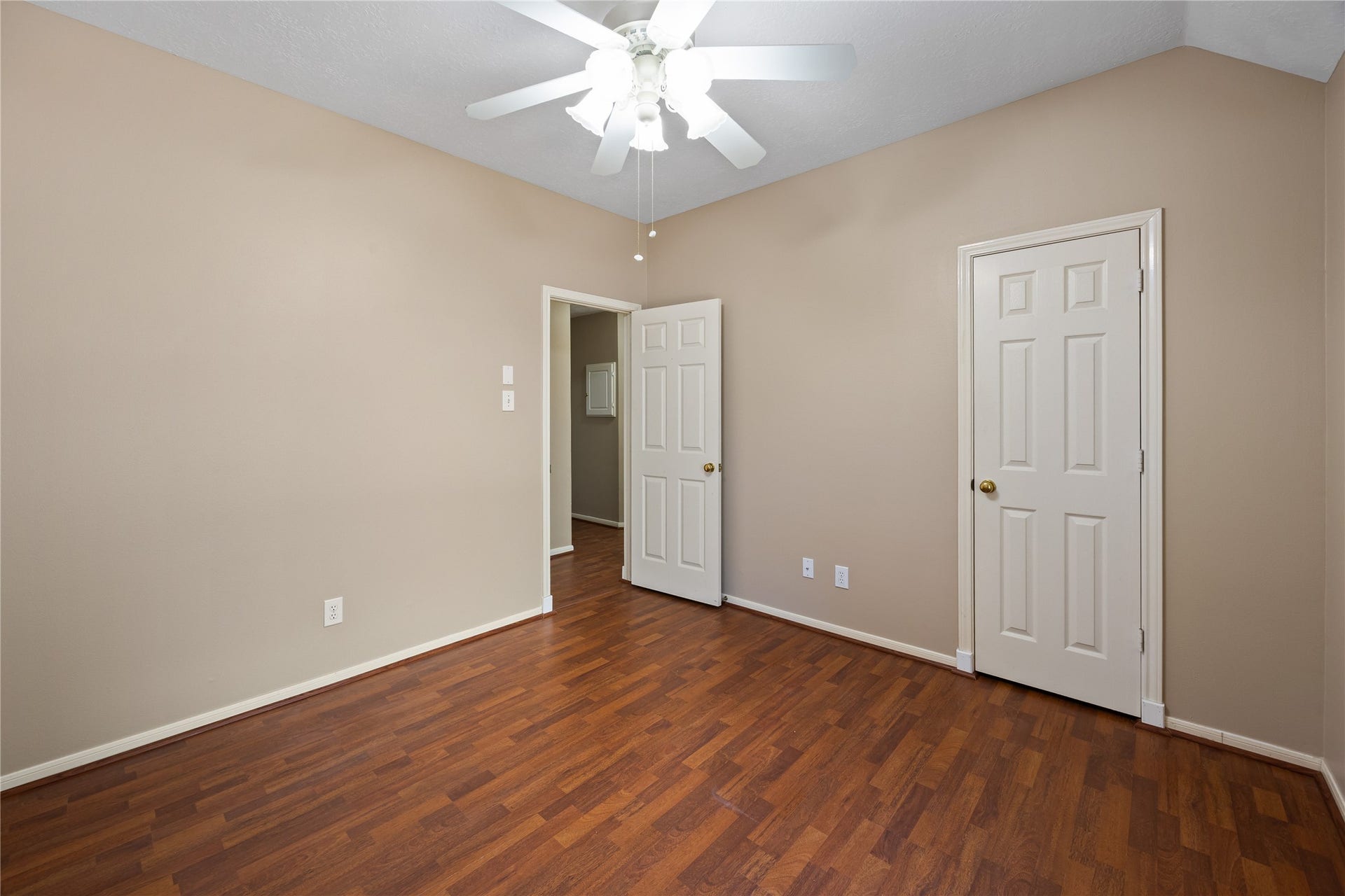 16926 Cobbler Crossing Drive, Sugar Land, TX 77498 One of two guest bedrooms, this comfortable space pairs wood look laminate flooring with a soft neutral color palette, a cooling ceiling fan and a large closet, giving guests plenty of room to settle in and feel at home.