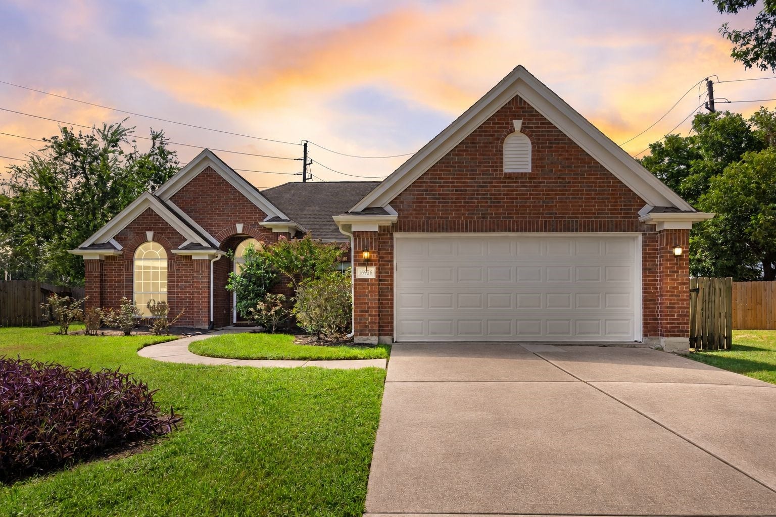 16926 Cobbler Crossing Drive, Sugar Land, TX 77498 Set on a quiet cul-de-sac & backing to 50-acre Duhacsek Park, this charming all brick home has a setting that's hard to beat. Inside, you'll find flexible living + dining spaces, a roomy family room with a gas log FP, an open kitchen with casual dining, 3 bedrooms, 2 baths & a spacious primary retreat. Out back, a covered patio, mature trees & a fenced yard with an automatic sprinkler make outdoor living easy. This one brings location, comfort & everyday livability together beautifully.