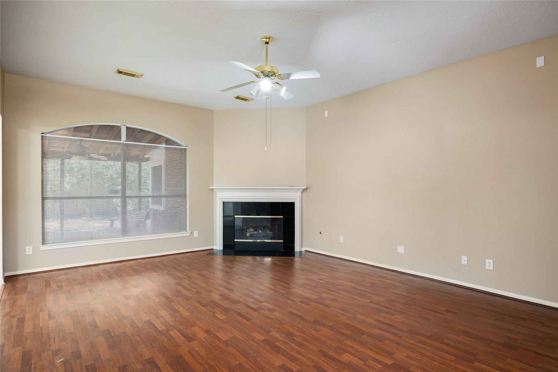 16926 Cobbler Crossing Drive, Sugar Land, TX 77498 This family room is made for living comfortably, with plenty of space to stretch out, unwind and gather around the gas log fireplace. Warm wood look laminate flooring, backyard views and abundant natural light create an easy, welcoming place to settle in.