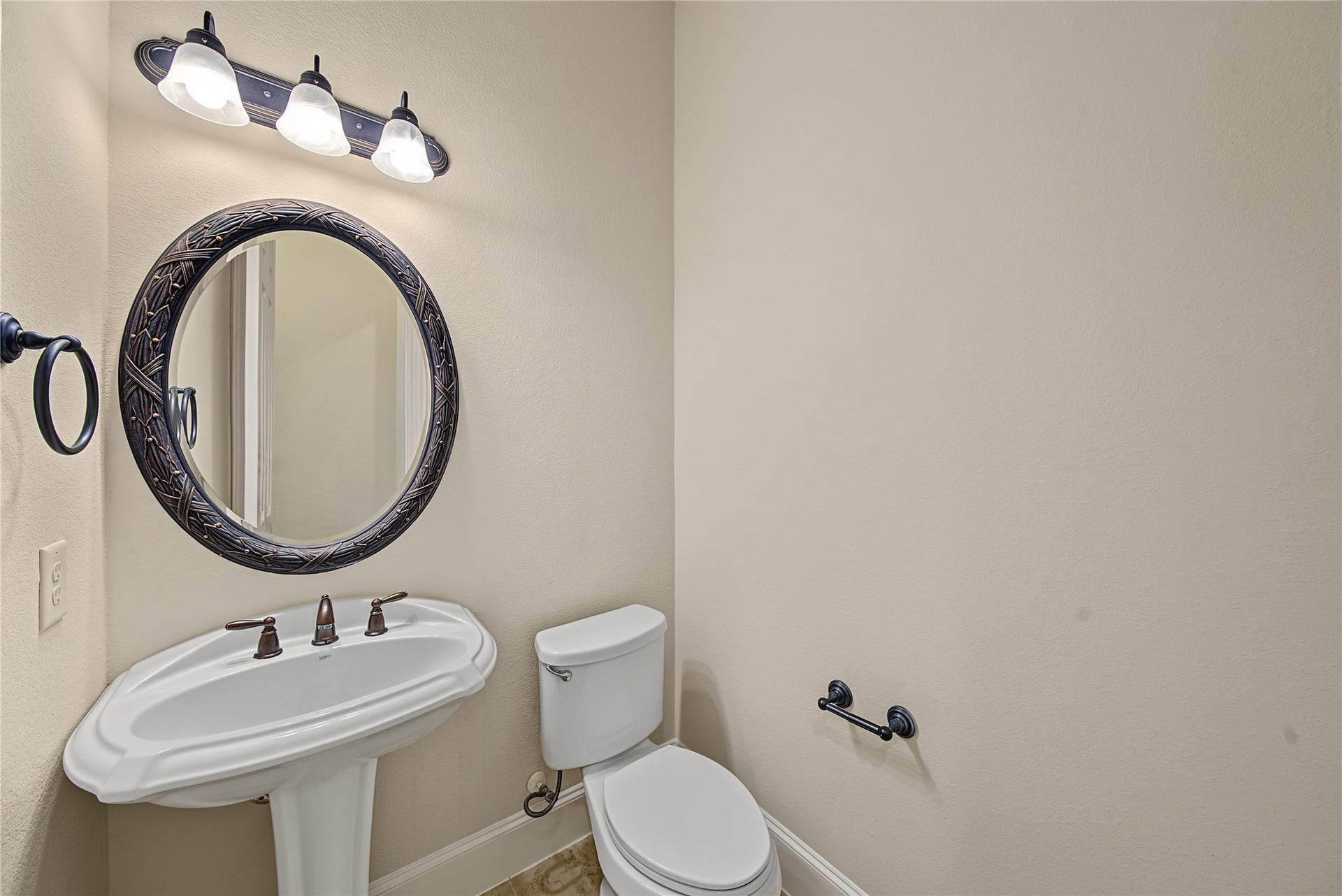 4226 Pebble Heights Lane, Sugar Land, TX 77479 Half Bath