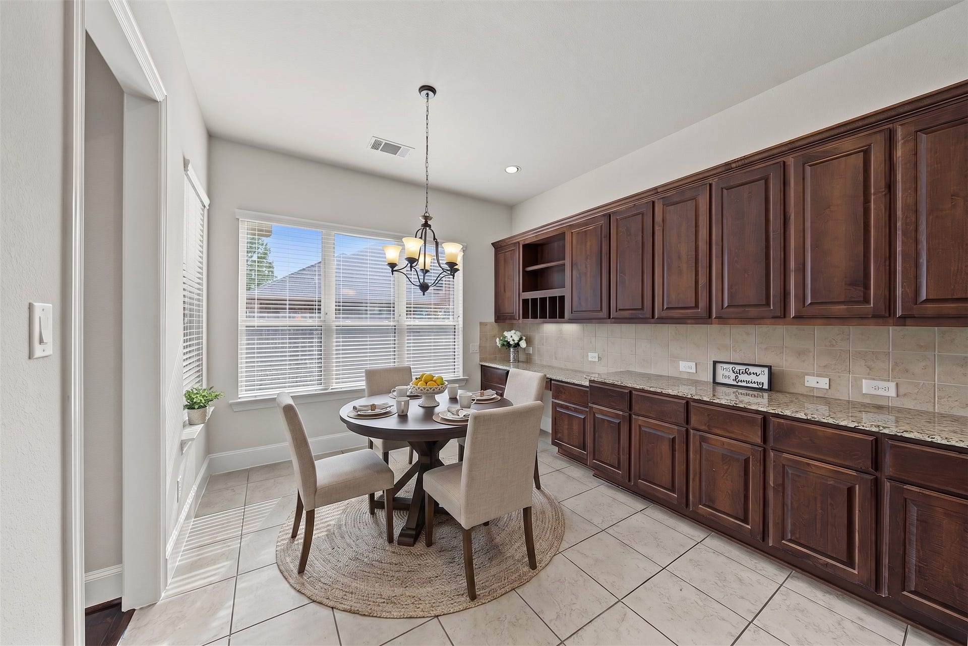 4226 Pebble Heights Lane, Sugar Land, TX 77479 Breakfast Area